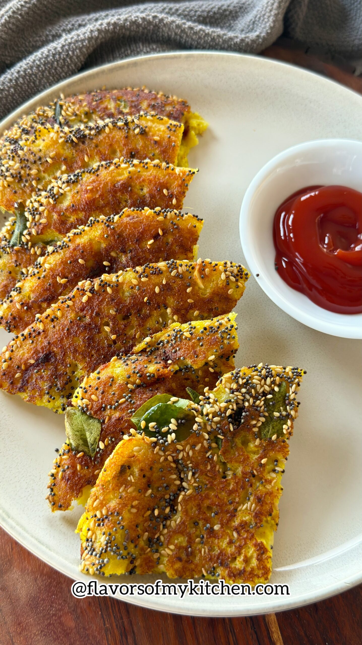 Handava Gujarati Handvo Recipe (Gluten-Free) Tawa Handvo - FlavorsofmyKitchen